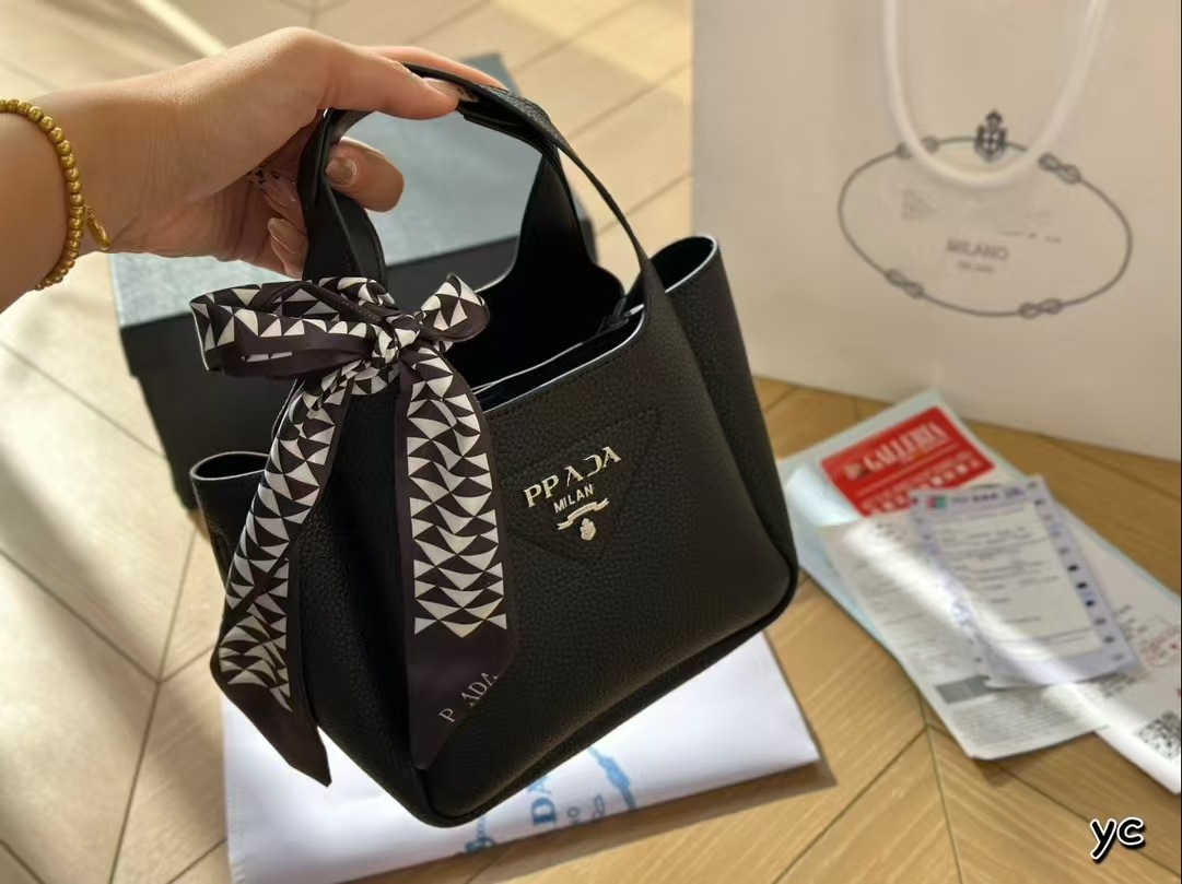 2024P Home Vegetable Basket Nuevo estilo Mini bufanda de seda Bolso de cubo Bolso de piel de vaca real Bolso de mujer de pie de capacidad al por mayor