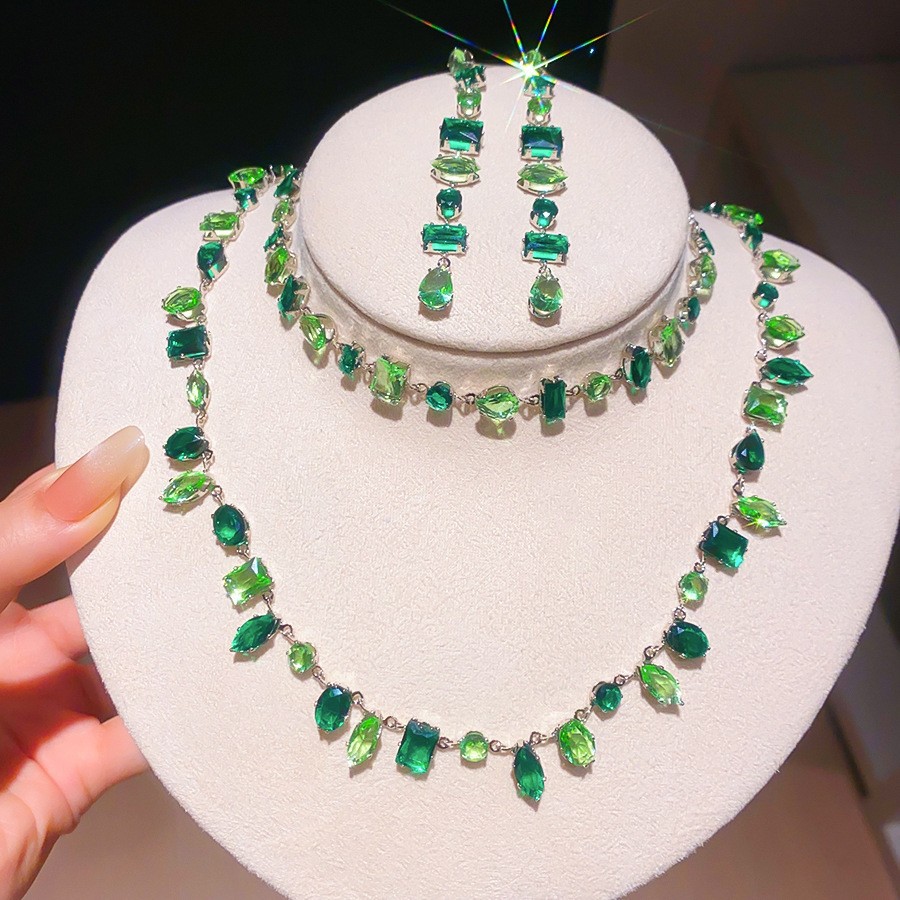 Collar de pendientes de diamantes con gotitas de agua transfronterizas europeas y americanas, colgante de moda de lujo ligero, cadena de clavícula, celebridad de Internet, joyería de alta gama, mujer