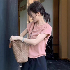 ピンクの右肩半袖Tシャツ女性用2025夏多用途新スタイル着用スリムフィットショートボトムシャツトップ