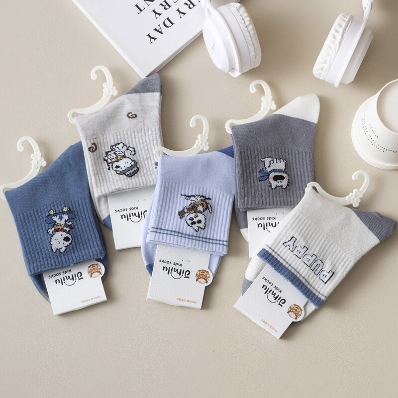 Seamless autumn and winter new children's mid-tube cartoon cotton socks for boys and girls, student sports and casual socks Seamless autumn and winter new children's mid-tube cartoon cotton socks for boys and girls, student sports and casual socks