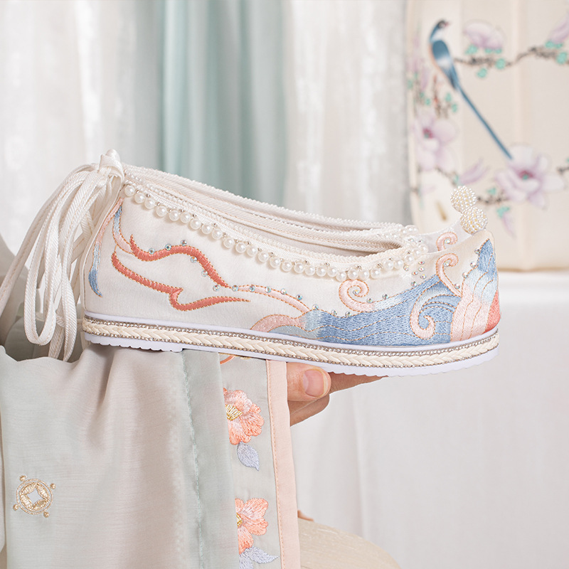 海露单春季新款古风鞋子改良汉服鞋内增高翘头履绣花鞋汉元素串珠