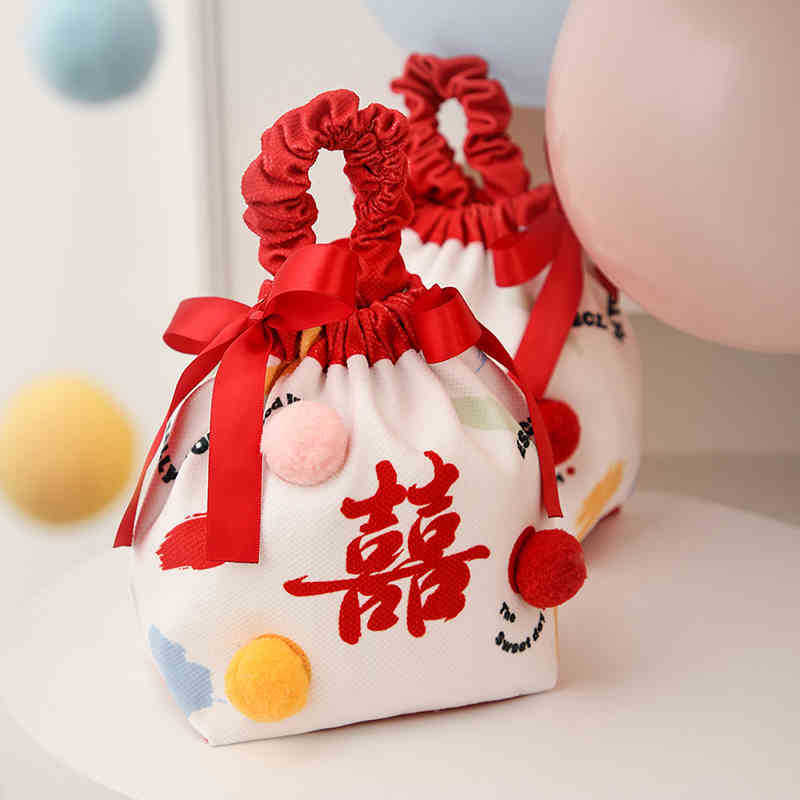 女性のブライズメイド用の結婚式のお返しギフトバッグ、ウェディングキャンディーバッグ、リストバッグ、新しい冬のお土産キャンディーボックス、中国のお祝いギフトボックス|undefined