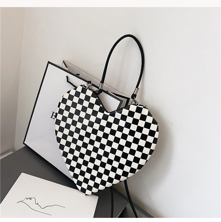 fashion solid color heartshaped handbags wholesalepicture6