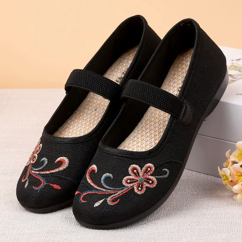 Пекинская тканевая обувь для людей среднего и пожилого возраста весной и осенью, туфли на плоской подошве, удобная вышитая обувь для мам, нескользящая мягкая подошва, дышащая обувь для бабушек и пожилых людей.