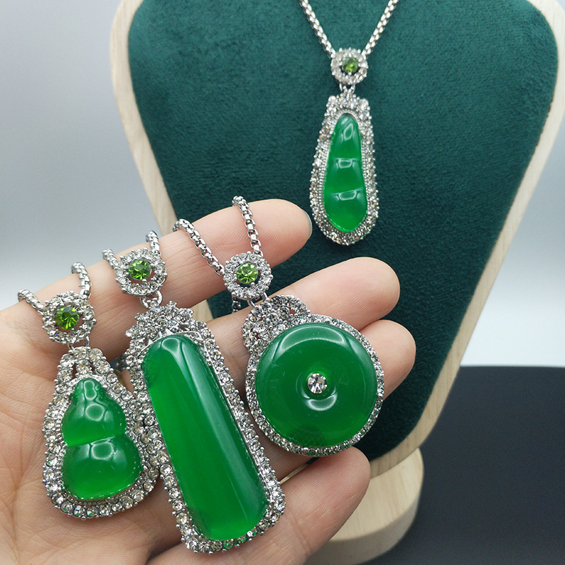 高冰仿绿玉髓项链镶钻平安扣无事牌葫芦吊坠不锈钢套链不掉色女款