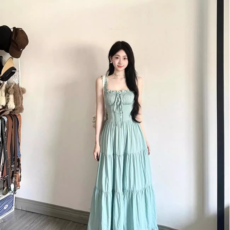 薄荷奶绿吊带连衣裙2025新款女夏季法式温柔设计感收腰A字长裙子|undefined