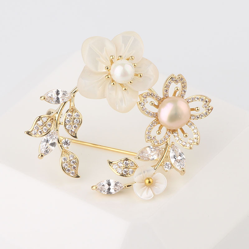 Exklusive Blumenbrosche Mit Zirkonia Und Perlen Für Damen_voghion.com
