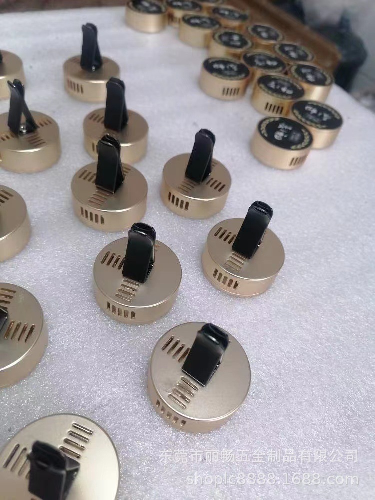 出风口车载香薰夹 车载固体香薰饰品汽车香水摆件礼品香氛爆款