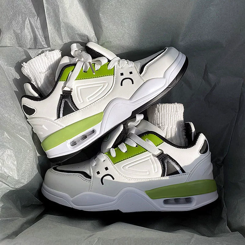 Взрывные маленькие белые туфли на толстой подошве женщины осень 2024 новый дикий стиль супер огонь оригинальные воздушные подушки спортивная обувь прилив