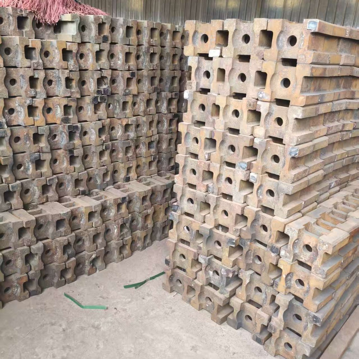 破碎机配件耐磨件锤式破碎机用高铬锤片耐磨合金铸造矿机零件