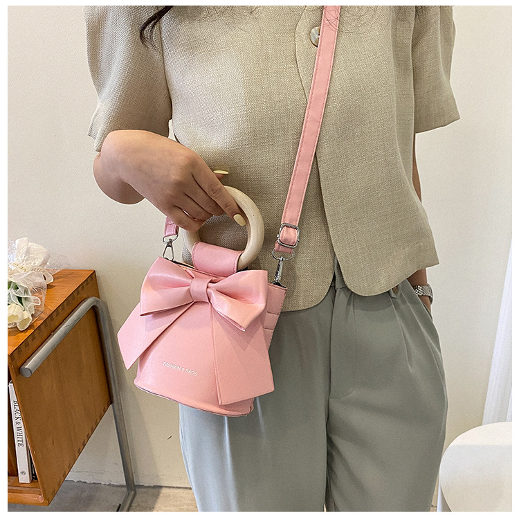 455g Weight Synthetic Leather Lining Material Sewing Thread Fashion Element Magnetic Buckle Closure Type Single Shoulder Strap, Double Handle Strap Type Bucket Bag Bags Type Casual Occasion Pu Leather Material Bow Knot Pattern All Seasons Season Women's Gender Elegant Style Bucket Shape Small Size Women's Small Pu Leather Bow Knot Elegant Sewing Thread Bucket Magnetic Buckle Bucket Bag 17