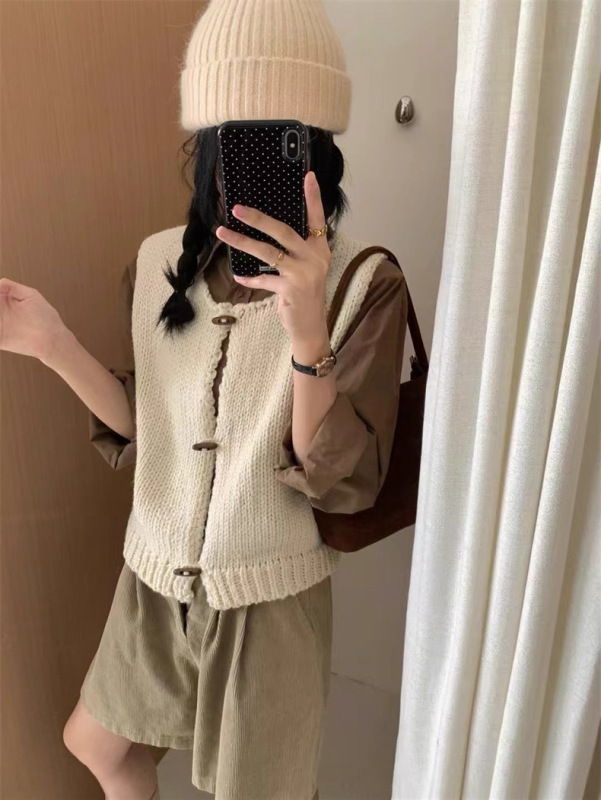 圆领粗毛线牛角扣针织开衫马甲女2025秋季软糯宽松叠穿毛衣背心潮|undefined