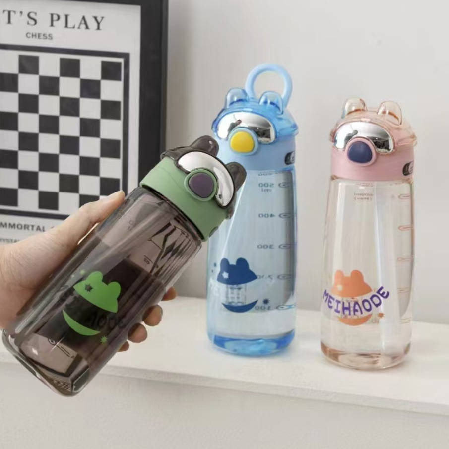 Futong nuevo deportes de estudiantes tazas de agua de dibujos animados modernas simple estudiantes tazas de plástico de paja de gran capacidad una sola capa al por mayor