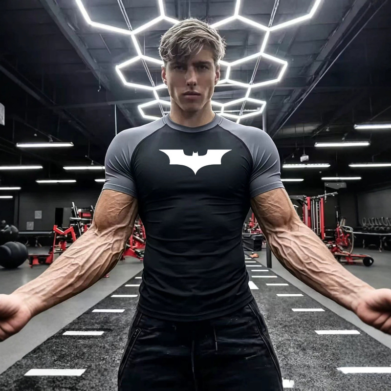 Men's Batman Print Raglan Sleeve Color-Blocked T-Shirt Fitness High-Elastic Tights Breathable Quick-Drying Sportswear Short-Sleeved Men's Batman Print Raglan Sleeve Color-Blocked T-Shirt Fitness High-Elastic Tights Breathable Quick-Drying Sportswear Short-Sleeved
