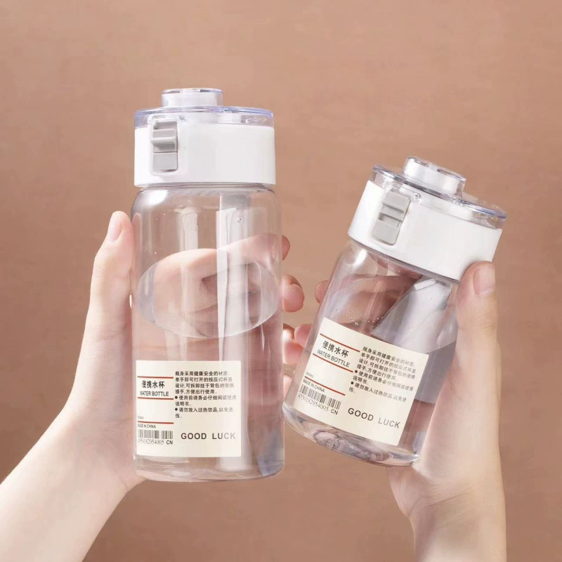 Портативная пластиковая бутылка (MUJI) — крышка с откидывающимся механизмом, вместимость 350 / 550 / 800 мл