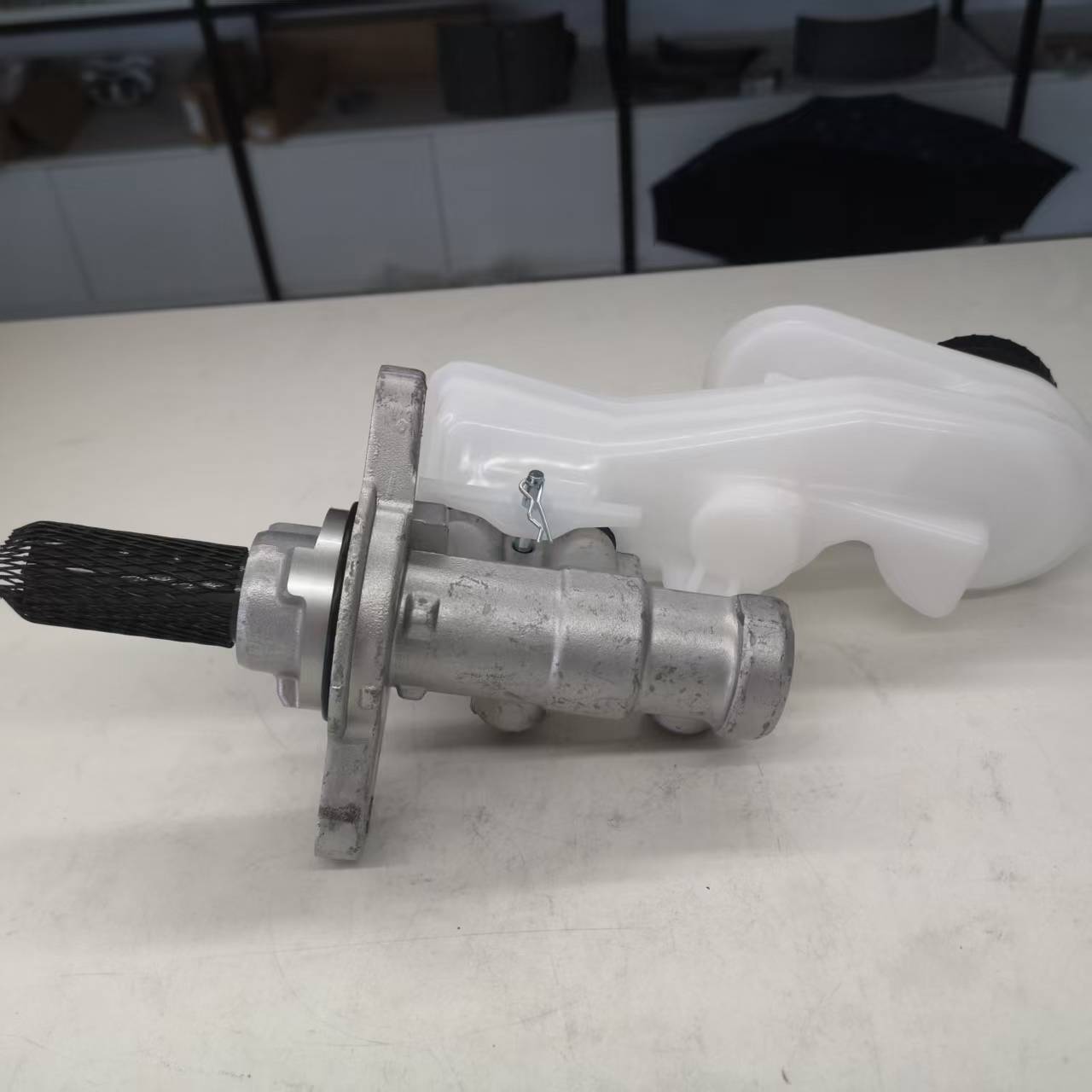 Suitable for Ford Ranger Bt50 Mazda 2.2 Pickup Brake Master Cylinder Ucya-43-40Za