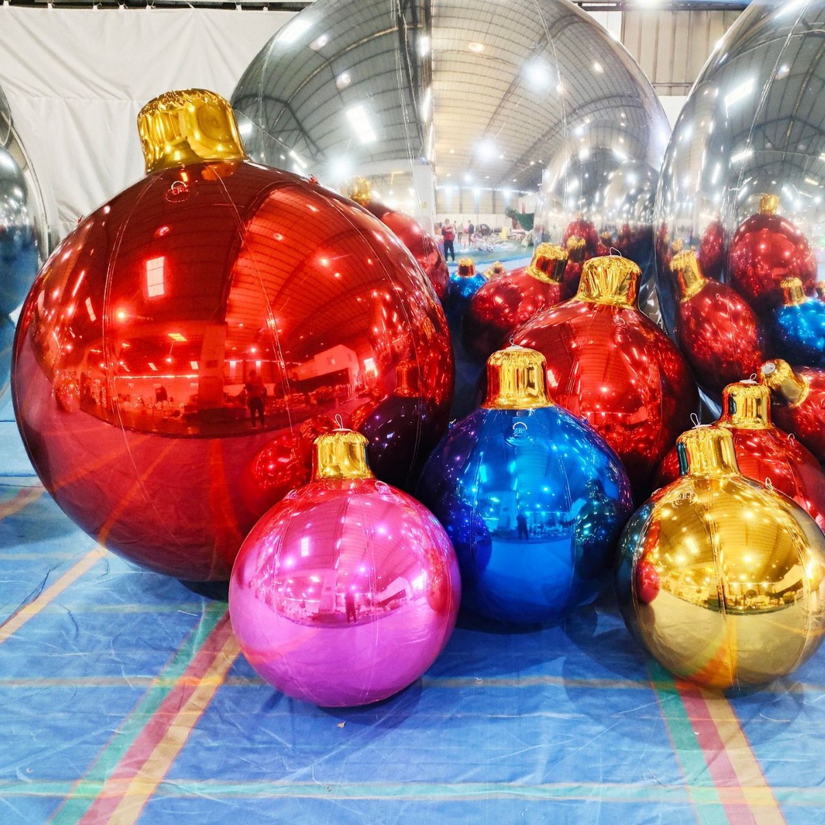Navidad PVC colorido esfera espejo infláble láser reflector esfera escenario diseño centro comercial belleza infláble modelo de suspensión de aire