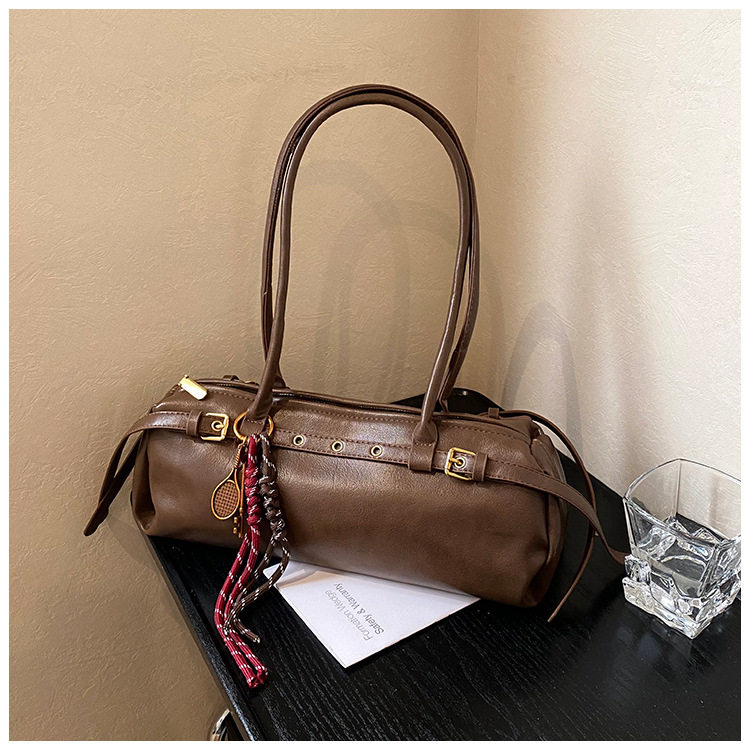 Túi xách baguette nữ phong cách retro, túi đeo tay và kẹp nách thời trang, kiểu dáng gối mềm mại — Burgundy không có mặt dây chuyền, Màu nâu không có mặt dây chuyền, Màu đen không có mặt dây chuyền, Màu nâu với mặt dây chuyền chi tiết 43