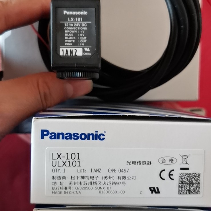 松下原装新品	LX-101	电缆型 数字式色标传感器光电传感器