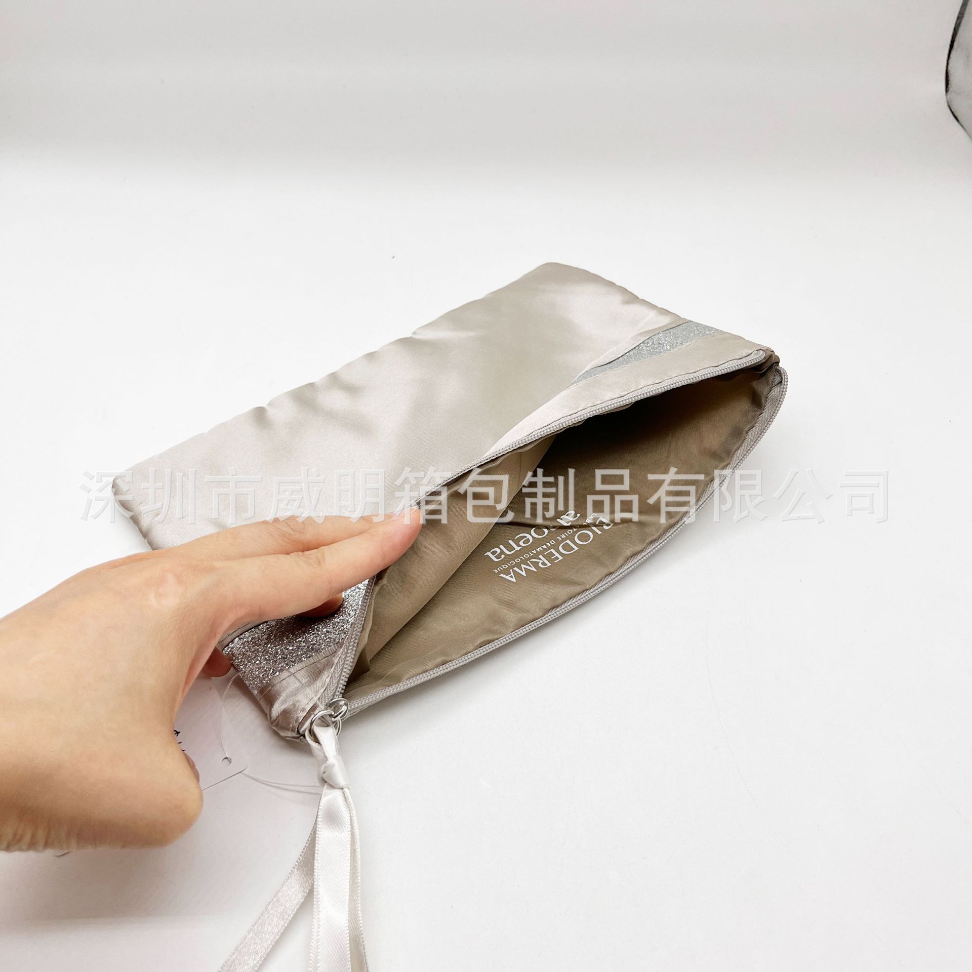 ˿��ɫ����ױ�� ���л���Ʒ��ױƷ���ɴ� ���Ի�����Ůʿ��ױ��