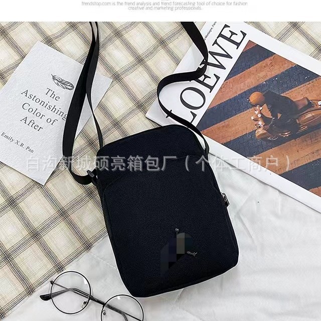편리한 핸드폰 숄더백 트렌드 캐주얼 아웃도어 스포츠 숄더백 배색 남녀 같은 실용 숄더백 도매