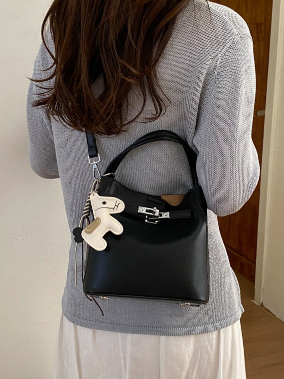 Bolsa de cubo de moda coreana para mujeres 2026 venta caliente nuevo lujo ligero versátil textura alta mochila de hombro