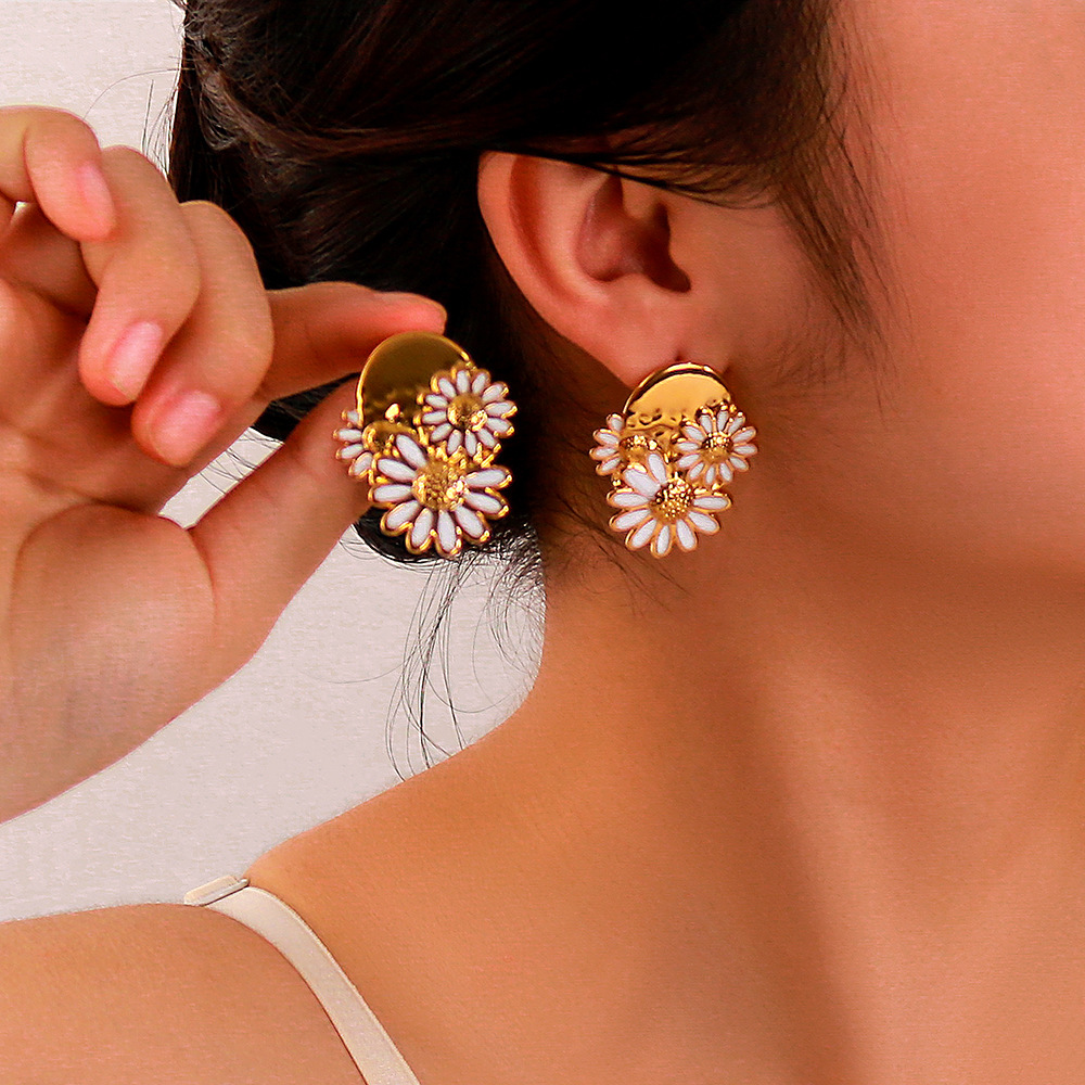 304 Stainless Steel Ear Needle Material 18K Gold Plated Plating Material 1 Pair Vacation Asymmetrical Flower Daisy Enamel Plating 304 Stainless Steel 18K Gold Plated PVD Coated Ear Studs