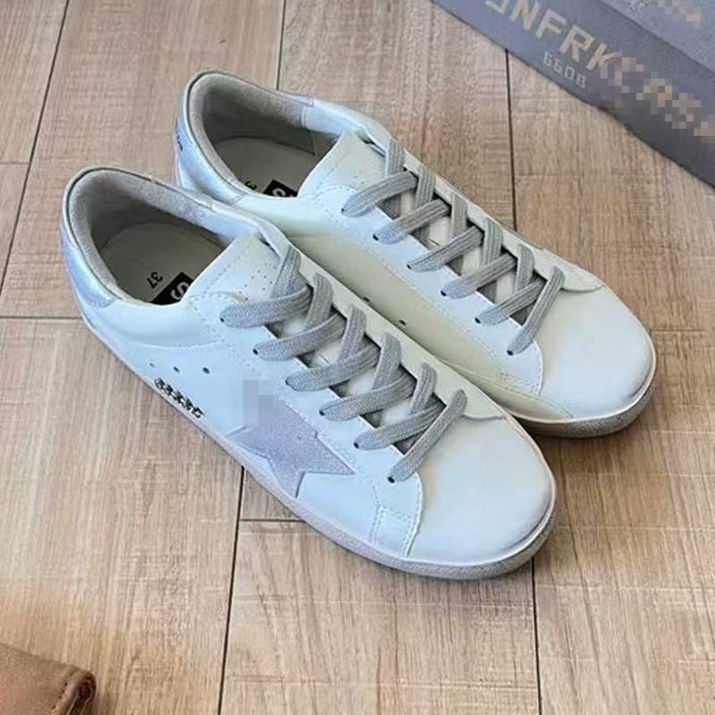 Alta versión coreana pequeños zapatos sucios mujer 2025 nuevos zapatos de cuero retro viejo plano casual estrella zapatos sucios