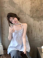 甘いデザインのプリーツホルターネックリボンキャミソールレディース夏年齢軽減シックなノースリーブシャツトップ