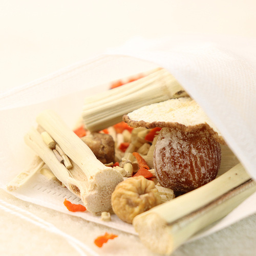 Bamboo and sugarcane grass root snow pear tea Cantonese style herbal tea bamboo and sugarcane grass root and snow pear tea bag Bamboo and sugarcane grass root and snow pear tea bag