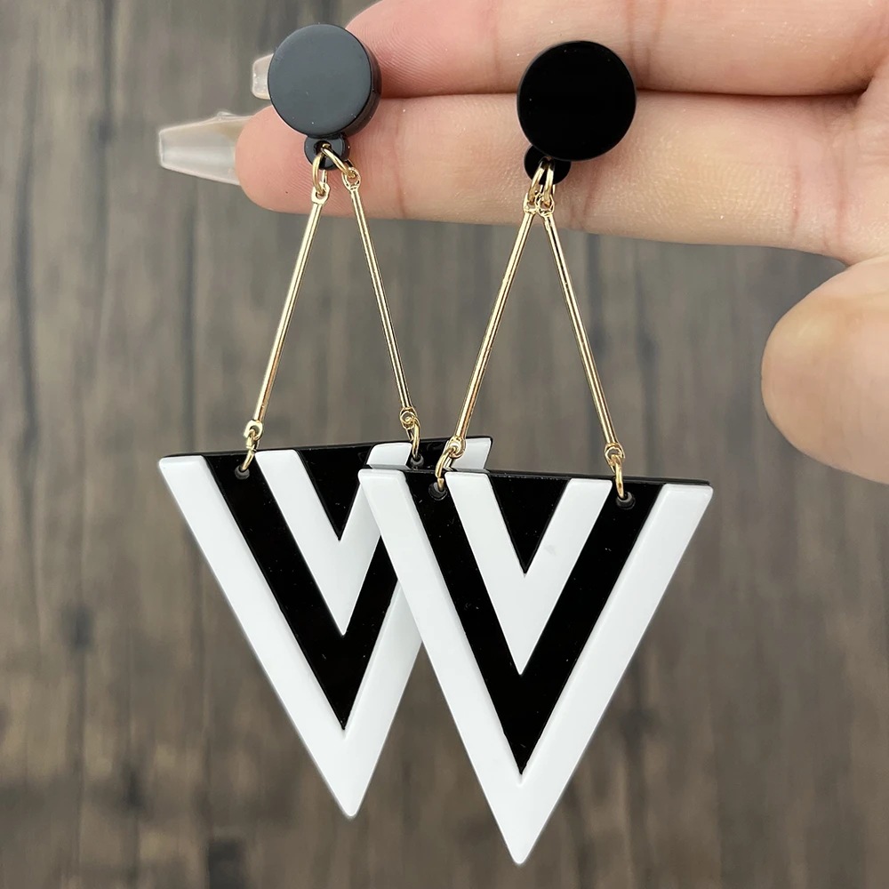 2023 new earrings factory direct plate triangle stitching earrings fashion fashion earrings