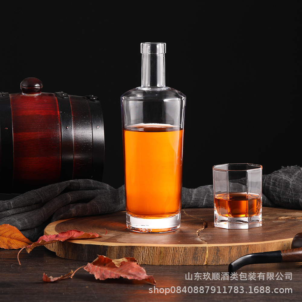 批发透明玻璃洋酒瓶密封果酒饮料瓶晶白料威士忌伏特加加厚空酒瓶