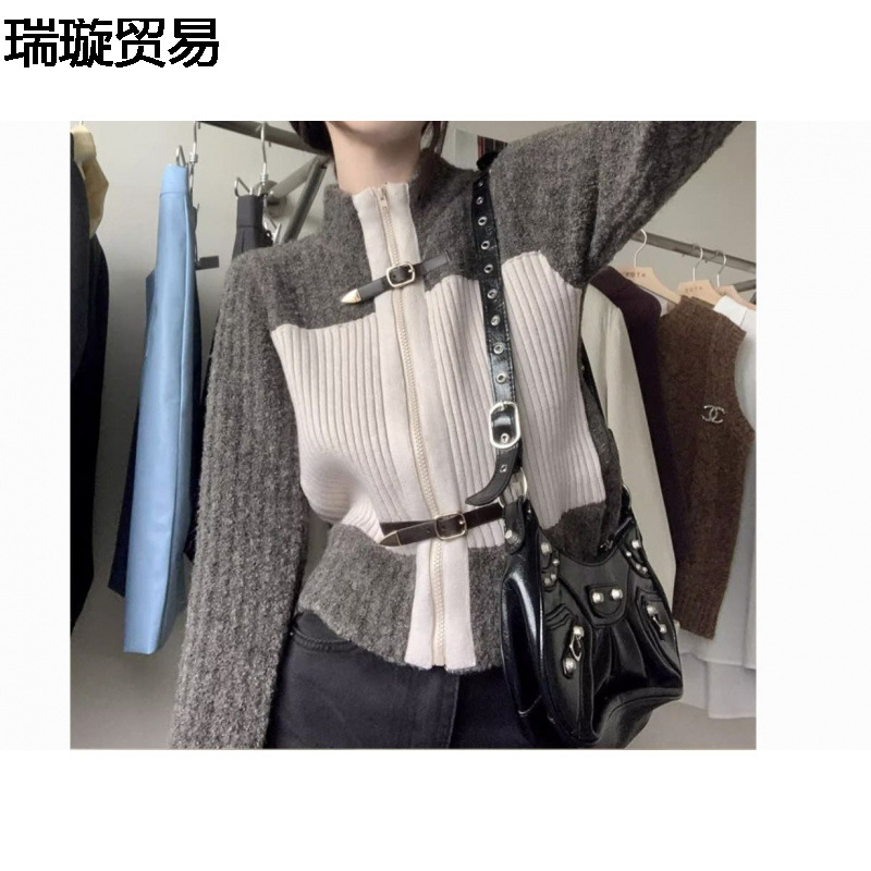 Sweater with zipper