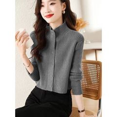 秋冬の柔らかいメンズの軽い熟風の中にニットの底のシャツの婦人服のファッションはやせています。