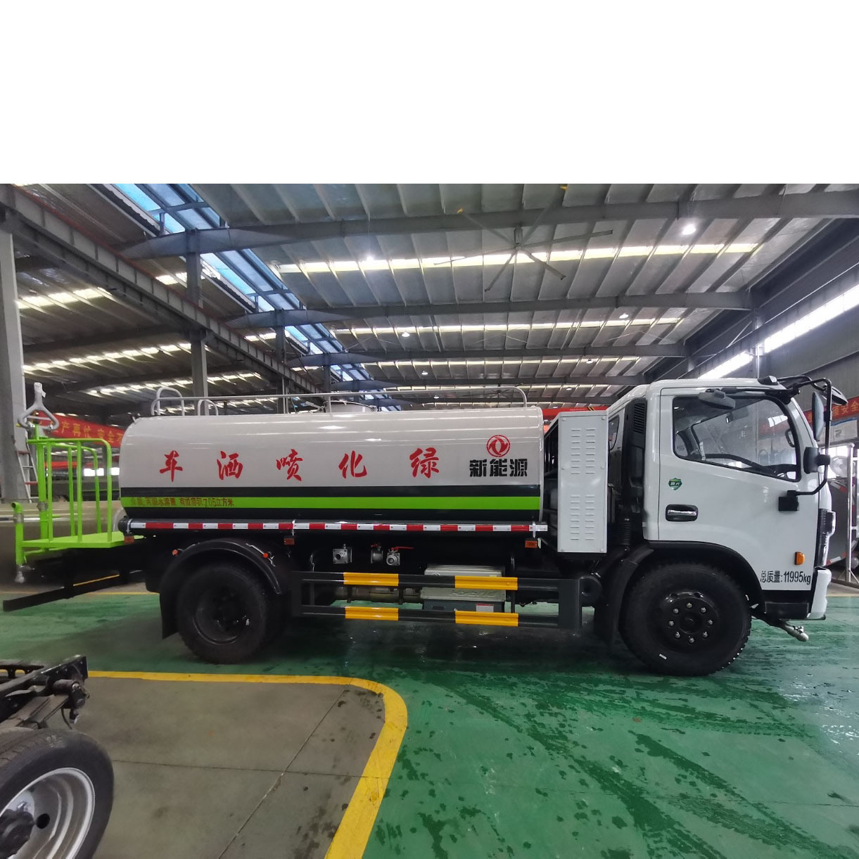 New Energy Sprinkler Truck Dongfeng 9-Ton Multi-Functional Greening and Dust-Suppression Sprinkler Truck for First-Tier Cities