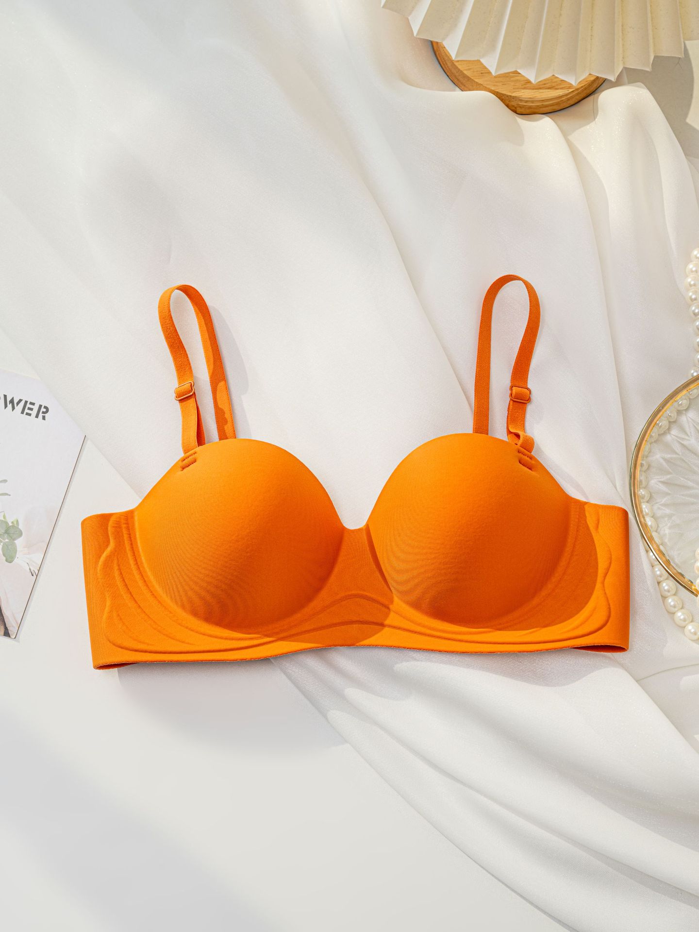 Venta directa de fábrica comercio electrónico transfronterizo sudeste asiático Vietnam Tailandia ropa interior de mujer sin costuras media taza de sujetador anti-caída