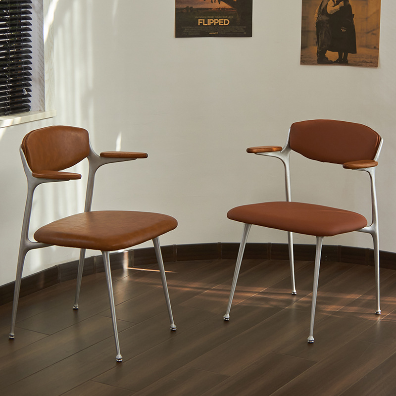 北欧洽谈椅现代简约中古铝合金皮革酒店咖啡厅家用带扶手悬挂餐椅