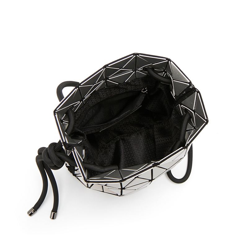 2024 nuova borsa a tracolla giapponese da donna a secchiello con coulisse a spalla in PU brillante con geometria a griglia di diamanti_voghion.com