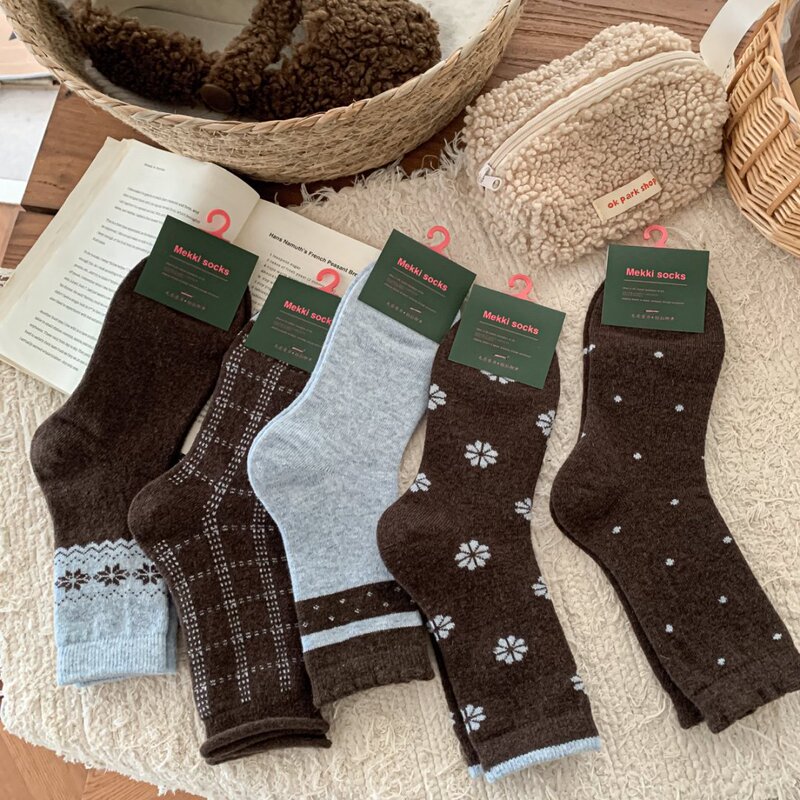 Autumn and Winter Women's Socks, New Thickened Warm Casual Socks, Versatile Slouch Socks, Mid-Tube Winter Socks