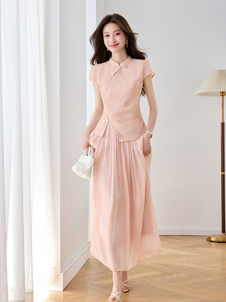 Set áo sơ mi thêu hoa kết hợp chân váy midi phong cách tân cổ điển — Màu hồng, màu trắng ngà