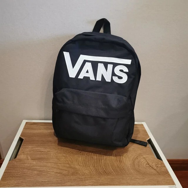 V @ NS Vance black embroidered logo backpack computer bag bag wholesale supply