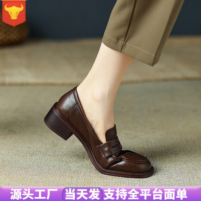 하이 엔드 영국 스타일 로퍼 여성 2024 봄과 여름 새로운 소프트 솔 슬립 온 신발 여성을위한 미드 힐 싱글 레이어 신발