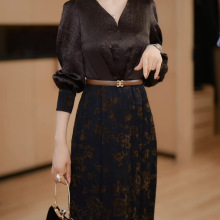 轻奢时尚修身连衣裙2025秋冬季新款拼接收腰显瘦气质长包臀裙