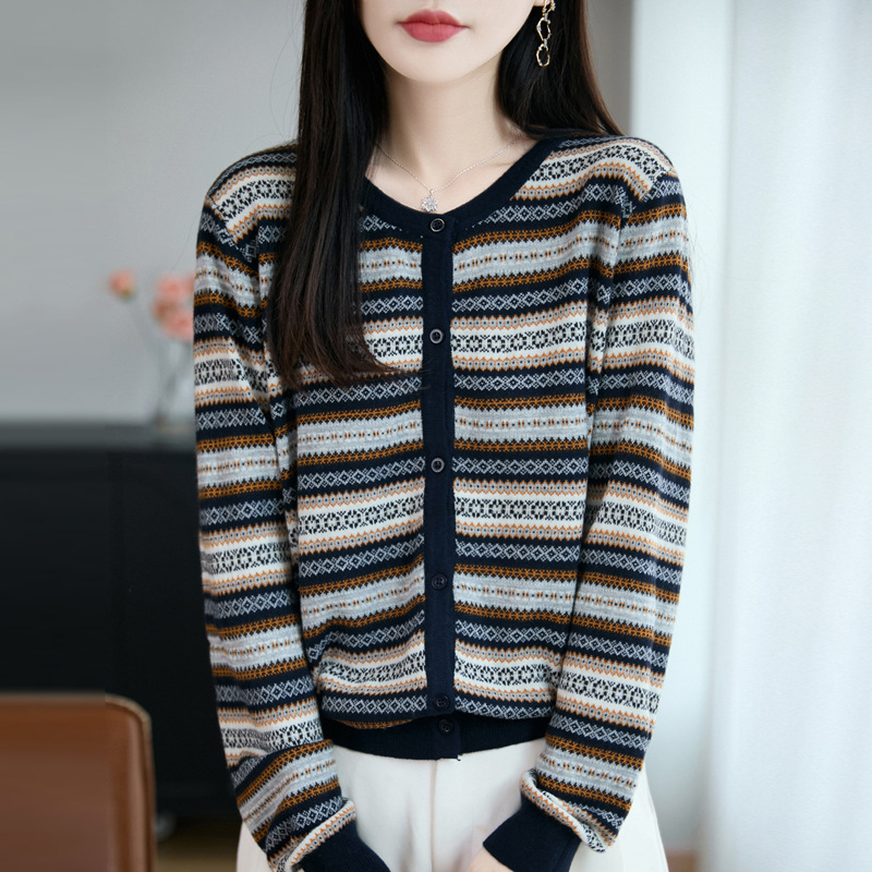 精纺羊毛2025秋冬新款女式宽松圆领复古条纹撞色系扣针织开衫外套|undefined