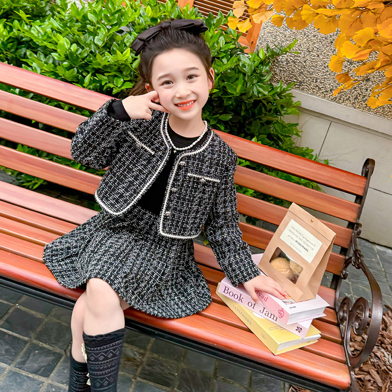 Conjunto de dos piezas para niñas vestido con hilo brillante, estilo pequeño y elegante – moda primavera-otoño 2024.