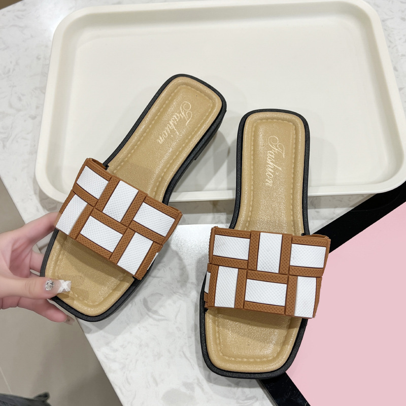 Primavera nuevo tipo de zapatillas de cama plana para mujeres, zapatillas de playa para mujeres, moda para mujeres, un pequeño viento fragante