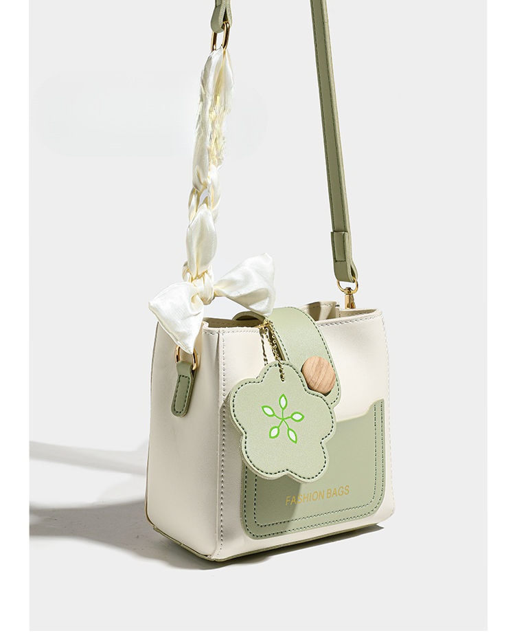 Frau Mini Pu-Leder Blume Süß Magnetschnalle Eimertasche display picture 14