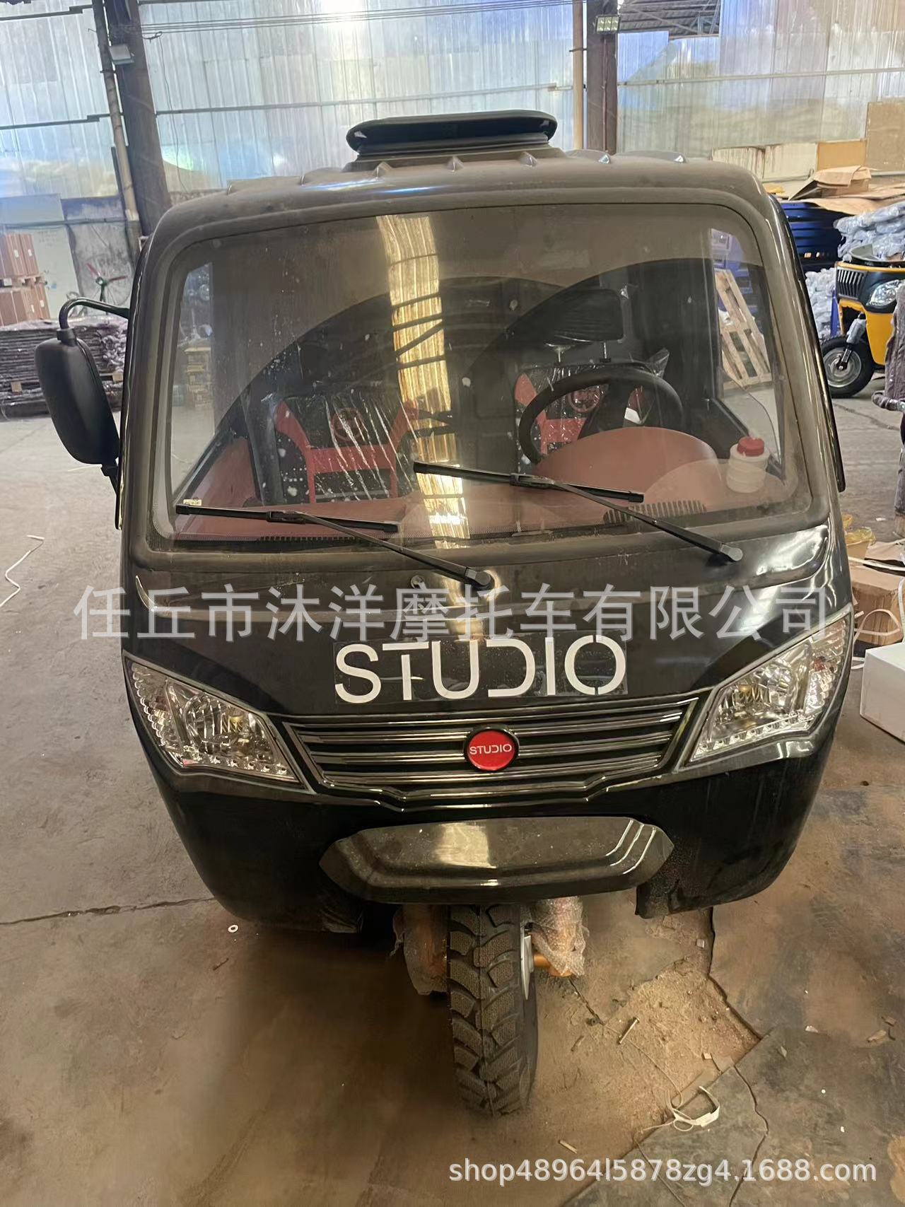 Source manufacturer luxury rain shelter three-wheeled fuel-powered motorcycle with enclosed cab, five-wheel double hydraulic dump truck