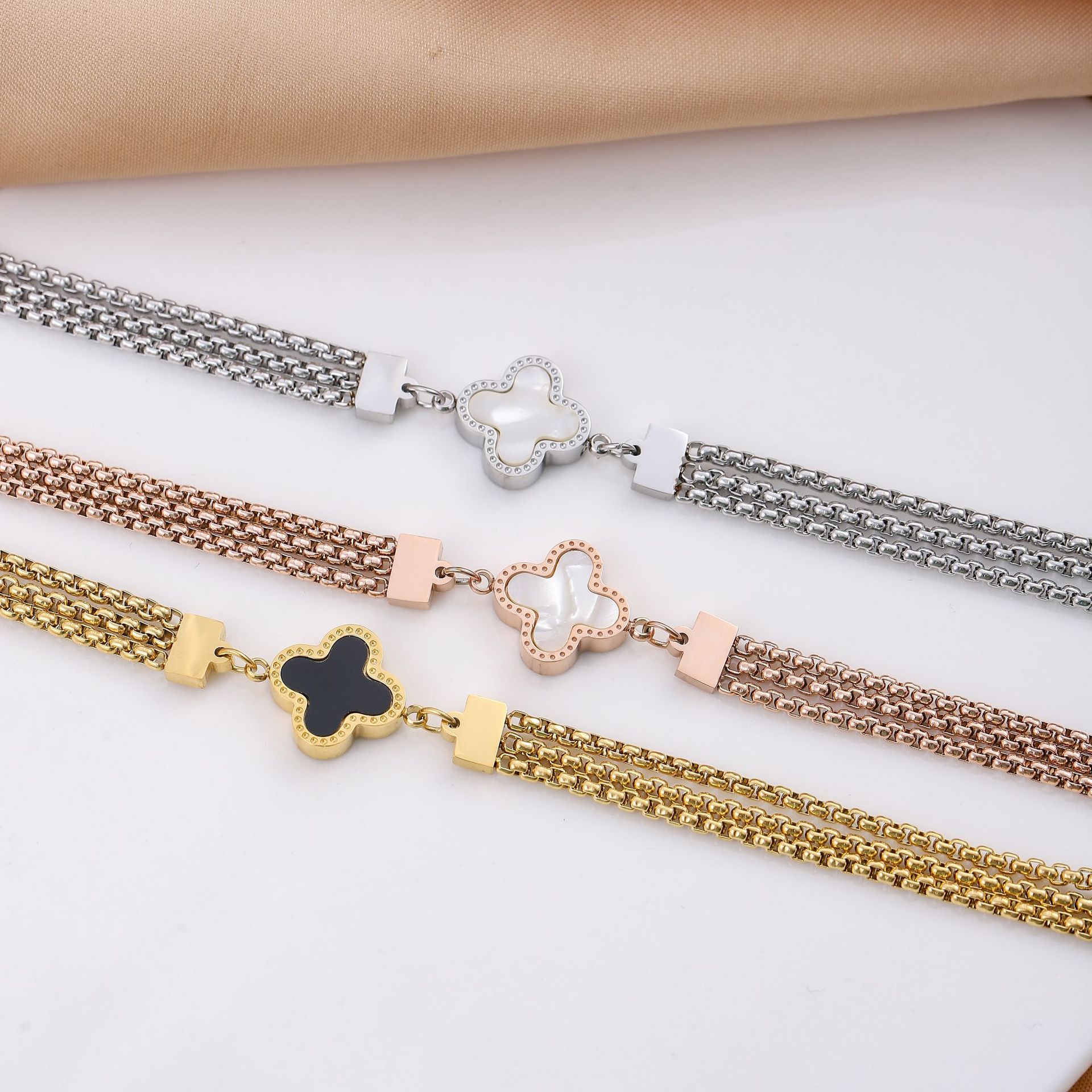 Joyas transfronterizas europeas y estadounidenses, brazaletes de acero de titanio de estilo bohemio coreano, brazaletes de acero de titanio no se desvanecen joyas para mujeres