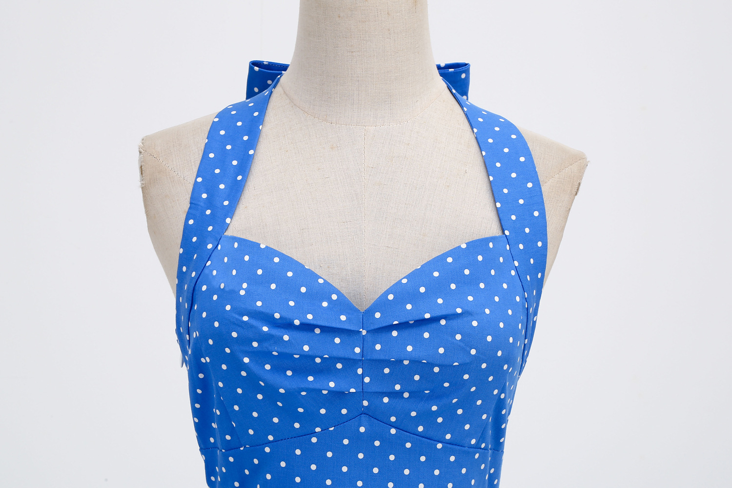 Robe vintage style Hepburn, taille haute cintrée, imprimée, col halter, dos nu, jupe ample_voghion.com